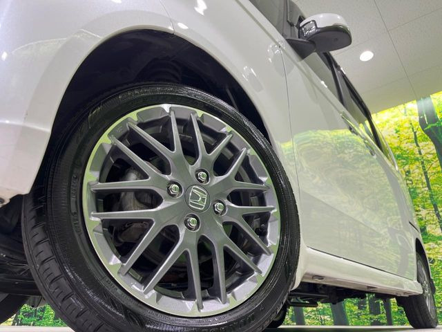 �y����15�C���`�A���~�z�C�[���z�O�ςɃ}�b�`���������A���~�z�C�[���𑕒����Ă���܂��B�e��ЊO�A���~�z�C�[����A�X�^�b�h���X�^�C�����戵�����Ă���܂��B���񂲑��k����������