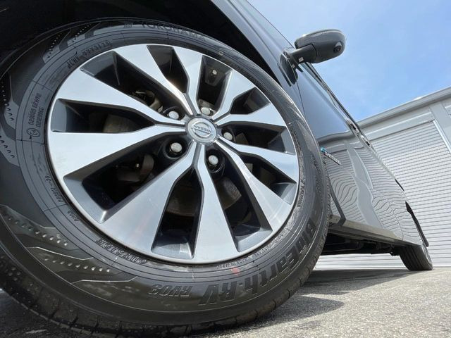 �y����16�C���`�A���~�z�C�[���z�O�ςɃ}�b�`���������A���~�z�C�[���𑕒����Ă���܂��B�e��ЊO�A���~�z�C�[����A�X�^�b�h���X�^�C�����戵�����Ă���܂��B���񂲑��k����������