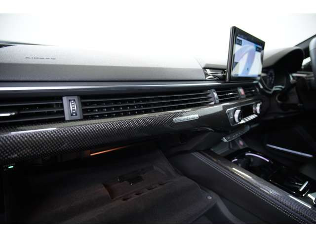 ���U�[�p�b�P�[�W&times;�u���b�N Audi rings &�u���b�N�X�^�C�����O�p�b�P�[�W