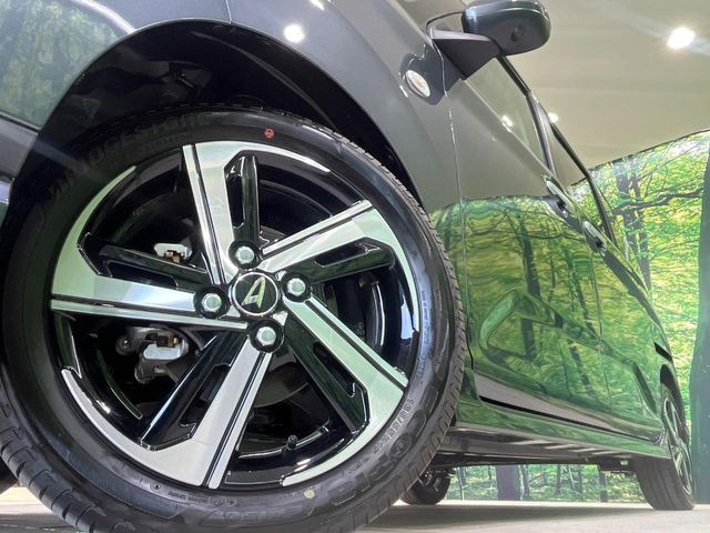 �y����15�C���`�A���~�z�C�[���z�O�ςɃ}�b�`���������A���~�z�C�[���𑕒����Ă���܂��B�e��ЊO�A���~�z�C�[����A�X�^�b�h���X�^�C�����戵�����Ă���܂��B���񂲑��k����������