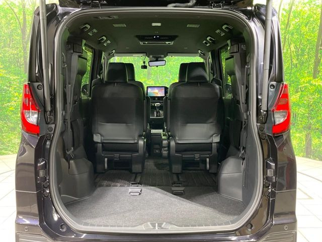普段のお買い物や通勤、送迎等に十分な荷室スペースを確保しております。セカンドシートを倒すと、大きな荷物の積載も可能です♪