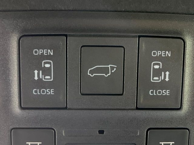【両側パワースライドドア】スマートキーや運転席のスイッチで後席両側スライドドアの開閉が可能♪電動だから力を入れてドアを開ける必要が無く、小さなお子様でも簡単に開け閉めでき快適です♪