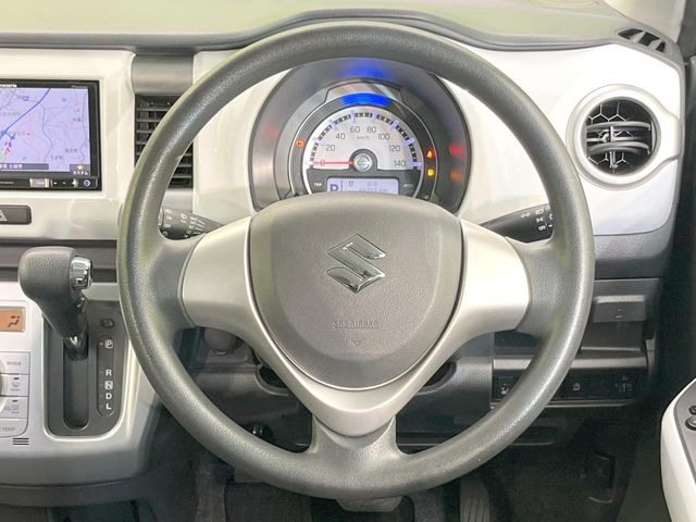 【ステアリングスイッチ】運転中、前方から目線をそらすことなく、オーディオ等の操作が可能な便利機能!安心&快適なドライブを演出してくれます♪