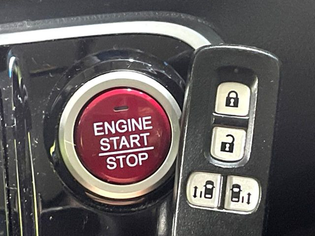 �yHonda�X�}�[�g�L�[�z�J�o����|�P�b�g�ɓ��ꂽ�܂܂ł��h�A�̎{���E�������\�ȃX�}�[�g�L�[�𑕔��B�G���W���̃I���E�I�t�����J�M�����o���K�v����������Ƃ��Ă��֗��ł���