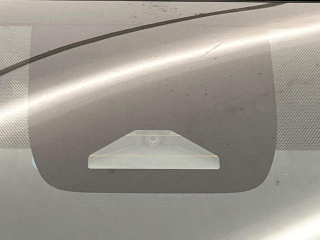【トヨタセーフティセンス】走行中に前方の車両等を認識し、衝突しそうな時は警報とブレーキで衝突回避と被害軽減をアシスト。より安全にドライブをお楽しみいただけます。