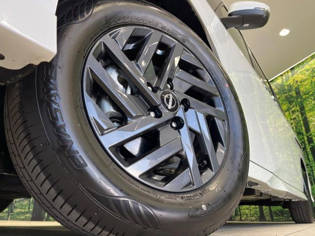 �y����16�C���`�A���~�z�C�[���z�O�ςɃ}�b�`���������A���~�z�C�[���𑕒����Ă���܂��B�e��ЊO�A���~�z�C�[����A�X�^�b�h���X�^�C�����戵�����Ă���܂��B���񂲑��k����������