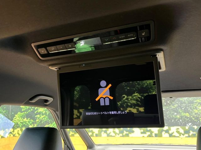 【フリップダウンモニター】大画面モニターで後席でもエンタメをお楽しみいただけます。小さなお子様にも大人気の装備です♪