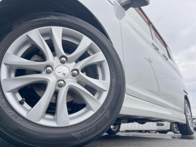 �y�����A���~�z�C�[���z�O�ςɃ}�b�`���������A���~�z�C�[���𑕒����Ă���܂��B�e��ЊO�A���~�z�C�[����A�X�^�b�h���X�^�C�����戵�����Ă���܂��B���񂲑��k����������