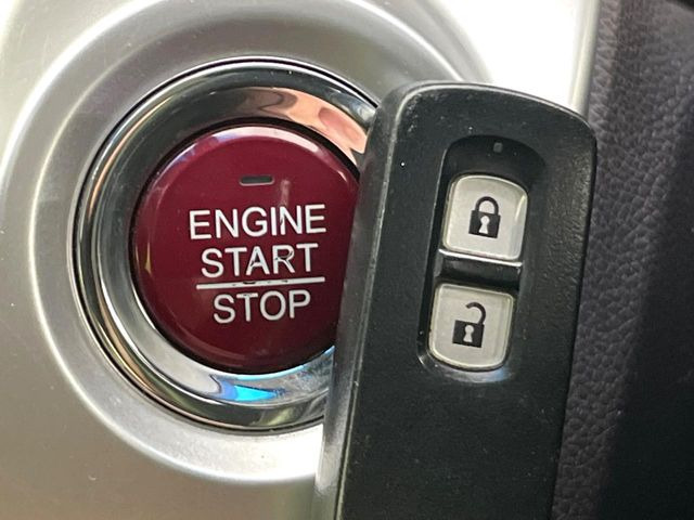 �yHonda�X�}�[�g�L�[�z�J�o����|�P�b�g�ɓ��ꂽ�܂܂ł��h�A�̎{���E�������\�ȃX�}�[�g�L�[�𑕔��B�G���W���̃I���E�I�t�����J�M�����o���K�v����������Ƃ��Ă��֗��ł���