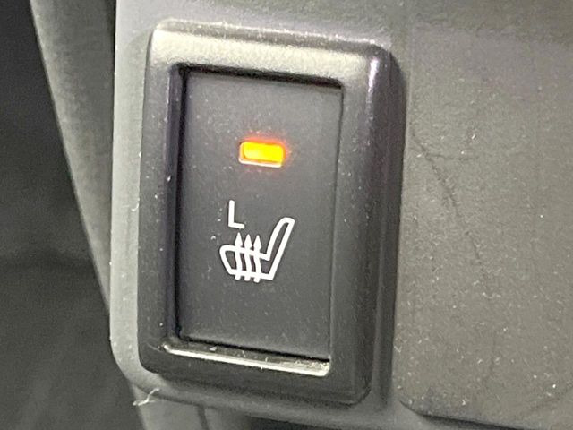 【シートヒーター】寒い日に重宝するシートヒーター!エアコンより早く温まってくれるので寒がりの人も安心ですね♪エアコンの温風は乾燥するから苦手、という方にもをおすすめです。