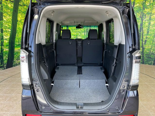 後席を格納すると、これだけの広さが!シーンに合わせたシートアレンジで、大きな荷物も積むことが出来ます♪