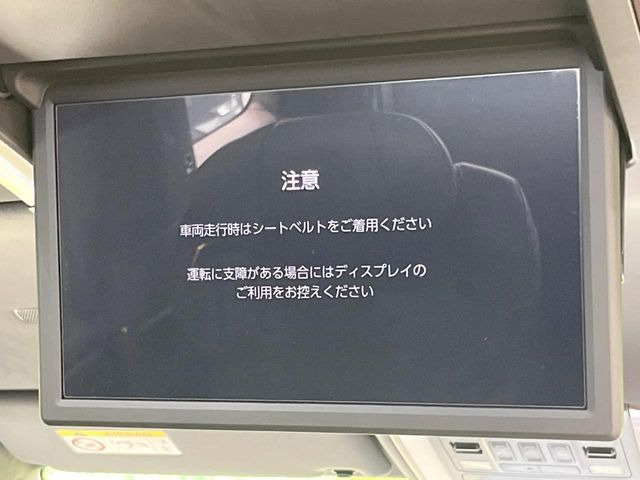 【フリップダウンモニター】大画面モニターで後席でもエンタメをお楽しみいただけます。小さなお子様にも大人気の装備です♪