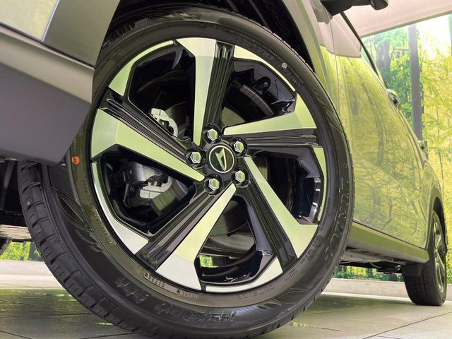 �y����17�C���`�A���~�z�C�[���z�O�ςɃ}�b�`���������A���~�z�C�[���𑕒����Ă���܂��B�e��ЊO�A���~�z�C�[����A�X�^�b�h���X�^�C�����戵�����Ă���܂��B���񂲑��k����������