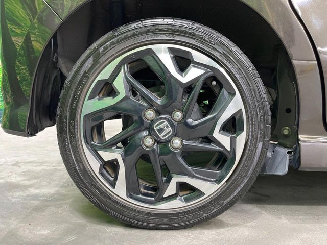 �y�����A���~�z�C�[���z�O�ςɃ}�b�`�����A���~�z�C�[���𑕒����Ă���܂��B�e��A���~�z�C�[����A�X�^�b�h���X�^�C�����戵�����Ă���܂��B���񂲑��k����������