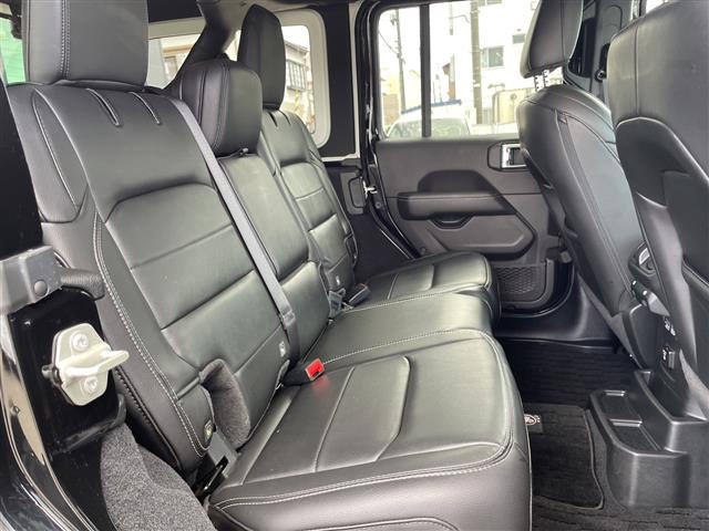 ラングラーアンリミテッド サハラ 4WD