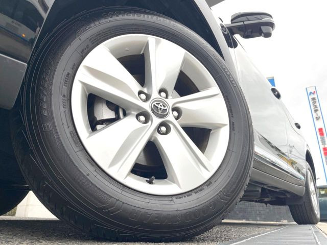 �y����17�C���`�A���~�z�C�[���z�O�ςɃ}�b�`���������A���~�z�C�[���𑕒����Ă���܂��B�e��ЊO�A���~�z�C�[����A�X�^�b�h���X�^�C�����戵�����Ă���܂��B���񂲑��k����������