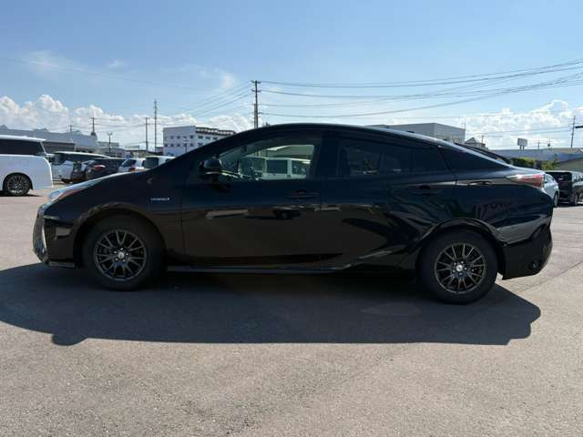 プリウス1.8 S セーフティ プラス E-Four 4WD