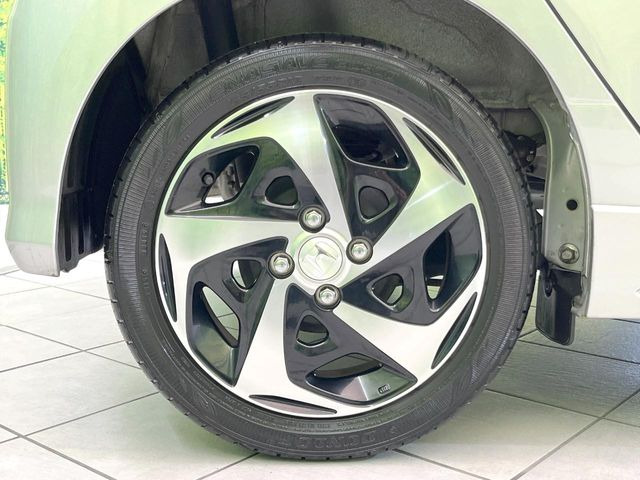 �y����15�C���`�A���~�z�C�[���z�O�ςɃ}�b�`���������A���~�z�C�[���𑕒����Ă���܂��B�e��ЊO�A���~�z�C�[����A�X�^�b�h���X�^�C�����戵�����Ă���܂��B���񂲑��k����������
