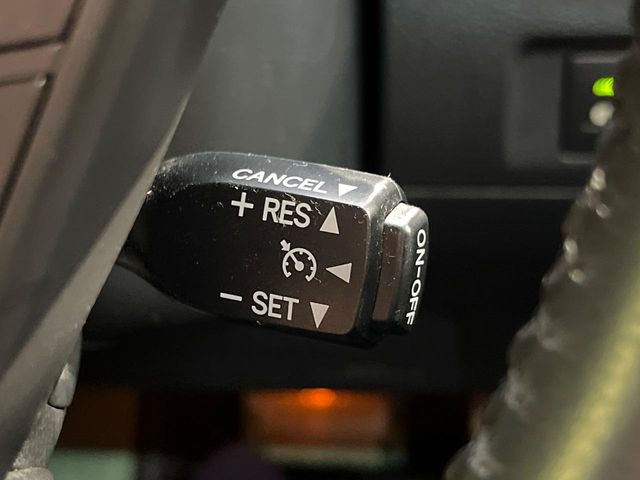 �y�N���[�Y�R���g���[���z�������H�����N���N���s�B�A�N�Z���𗣂��Ă���葬�x�ő��s���ł��A�������^�]���̕��S���y��!�����E�������ȒP�ȃX�C�b�`����Œ����ł��܂��B