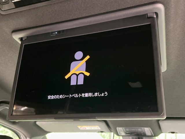 【フリップダウンモニター】大画面モニターで後席でもエンタメをお楽しみいただけます。小さなお子様にも大人気の装備です♪