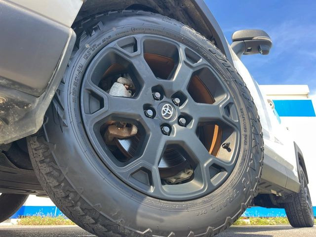�y����18�C���`�A���~�z�C�[���z�O�ςɃ}�b�`���������A���~�z�C�[���𑕒����Ă���܂��B�e��ЊO�A���~�z�C�[����A�X�^�b�h���X�^�C�����戵�����Ă���܂��B���񂲑��k����������