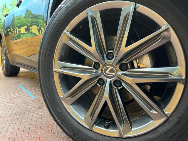 �y����18�C���`�A���~�z�C�[���z�O�ςɃ}�b�`���������A���~�z�C�[���𑕒����Ă���܂��B�e��ЊO�A���~�z�C�[����A�X�^�b�h���X�^�C�����戵�����Ă���܂��B���񂲑��k����������