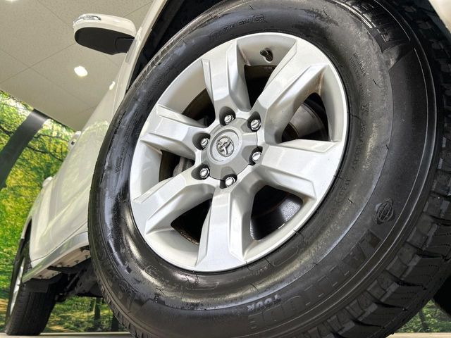 �y����17�C���`�A���~�z�C�[���z�O�ςɃ}�b�`���������A���~�z�C�[���𑕒����Ă���܂��B�e��ЊO�A���~�z�C�[����A�X�^�b�h���X�^�C�����戵�����Ă���܂��B���񂲑��k����������