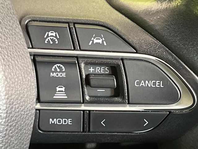 【レーダークルーズコントロール】高速道路での長距離走行が楽に!!自動で速度を保つクルーズコントロールが、衝突軽減システムと連携し、前方の車両を感知して車間を保つように速度調節してくれます!!