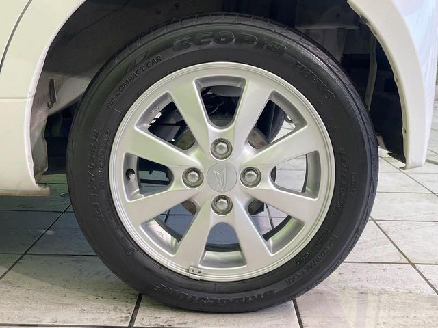 �y����14�C���`�A���~�z�C�[���z�O�ςɃ}�b�`���������A���~�z�C�[���𑕒����Ă���܂��B�e��ЊO�A���~�z�C�[����A�X�^�b�h���X�^�C�����戵�����Ă���܂��B���񂲑��k����������