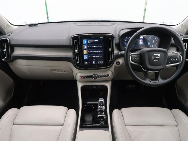 XC40B4 AWD インスクリプション 4WD