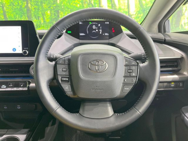 インテリアに合わせたデザインのステアリングは、運転される方のことも考え、運転しやすい形状、大きさです。是非一度、実際に触ってお確かめください。