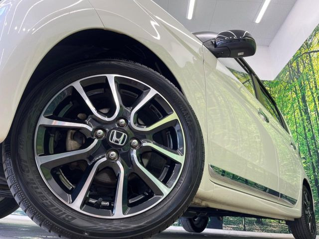 �y����15�C���`�A���~�z�C�[���z�O�ςɃ}�b�`���������A���~�z�C�[���𑕒����Ă���܂��B�e��ЊO�A���~�z�C�[����A�X�^�b�h���X�^�C�����戵�����Ă���܂��B���񂲑��k����������