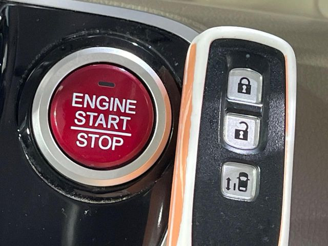 �yHonda�X�}�[�g�L�[�z�J�o����|�P�b�g�ɓ��ꂽ�܂܂ł��h�A�̎{���E�������\�ȃX�}�[�g�L�[�𑕔��B�G���W���̃I���E�I�t�����J�M�����o���K�v����������Ƃ��Ă��֗��ł���
