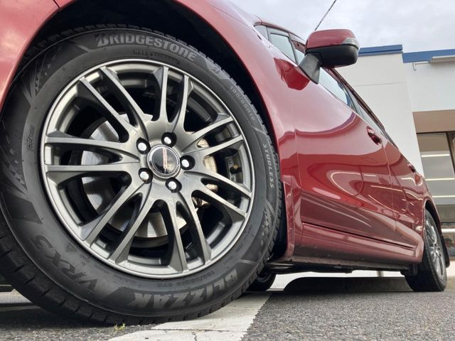 �y16�C���`�A���~�z�C�[���z�O�ςɃ}�b�`�����A���~�z�C�[���𑕒����Ă���܂��B�e��A���~�z�C�[����A�X�^�b�h���X�^�C�����戵�����Ă���܂��B���񂲑��k����������