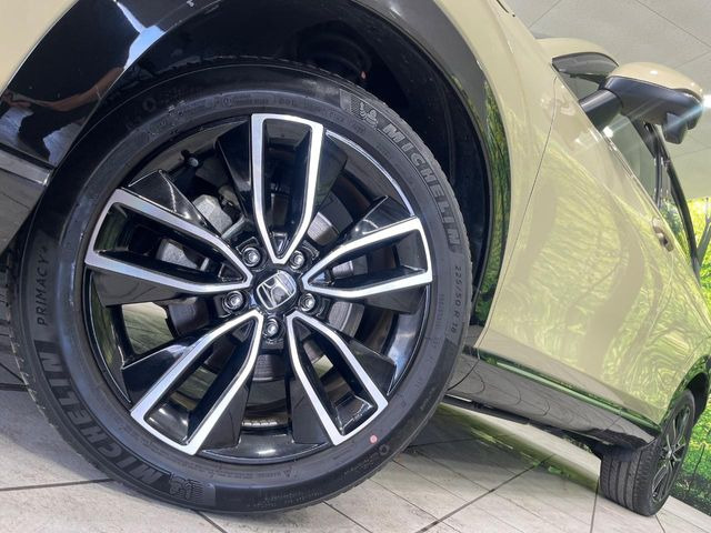 �y����18�C���`�A���~�z�C�[���z�O�ςɃ}�b�`���������A���~�z�C�[���𑕒����Ă���܂��B�e��ЊO�A���~�z�C�[����A�X�^�b�h���X�^�C�����戵�����Ă���܂��B���񂲑��k����������