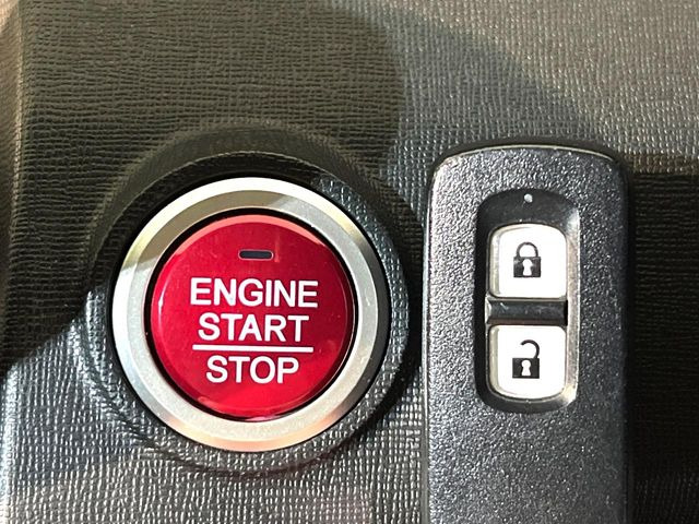 �yHonda�X�}�[�g�L�[�z�J�o����|�P�b�g�ɓ��ꂽ�܂܂ł��h�A�̎{���E�������\�ȃX�}�[�g�L�[�𑕔��B�G���W���̃I���E�I�t�����J�M�����o���K�v����������Ƃ��Ă��֗��ł���