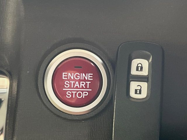 �yHonda�X�}�[�g�L�[�z�J�o����|�P�b�g�ɓ��ꂽ�܂܂ł��h�A�̎{���E�������\�ȃX�}�[�g�L�[�𑕔��B�G���W���̃I���E�I�t�����J�M�����o���K�v����������Ƃ��Ă��֗��ł���