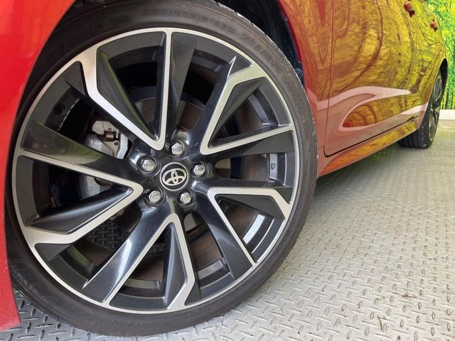 �y����18�C���`�A���~�z�C�[���z�O�ςɃ}�b�`���������A���~�z�C�[���𑕒����Ă���܂��B�e��ЊO�A���~�z�C�[����A�X�^�b�h���X�^�C�����戵�����Ă���܂��B���񂲑��k����������