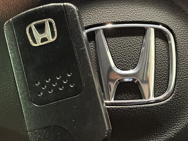 �yHonda�X�}�[�g�L�[�z�J�o����|�P�b�g�ɓ��ꂽ�܂܂ł��h�A�̎{���E�������\�ȃX�}�[�g�L�[�𑕔��B�G���W���̃I���E�I�t�����J�M�����o���K�v����������Ƃ��Ă��֗��ł���