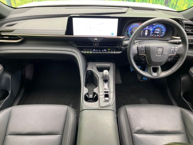 クラウンクロスオーバー2.5 G アドバンスト レザー パッケージ E-Four 4WD