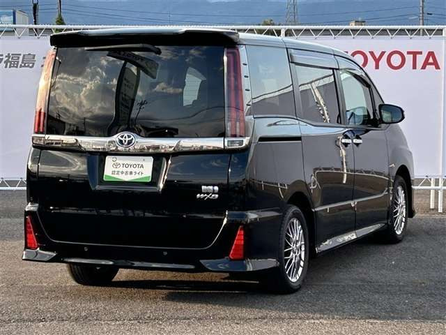 ノア1.8 ハイブリッド Si W×B III