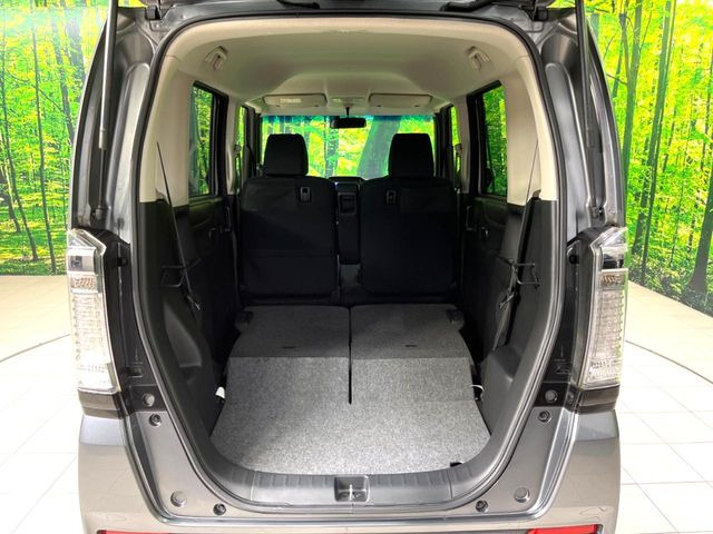 普段のお買い物や通勤、送迎等に十分な荷室スペースを確保しております。セカンドシートを倒すと、大きな荷物の積載も可能です♪