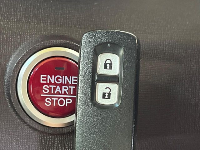 �yHonda�X�}�[�g�L�[�z�J�o����|�P�b�g�ɓ��ꂽ�܂܂ł��h�A�̎{���E�������\�ȃX�}�[�g�L�[�𑕔��B�G���W���̃I���E�I�t�����J�M�����o���K�v����������Ƃ��Ă��֗��ł���