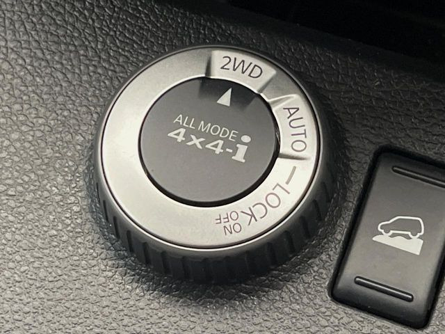�y�I�[�����[�h4&times;4�z2WD/4WD���[�h����y�ɐ؂�ւ��\�B�R��d����2WD�A�X�^�b�N���ɖ𗧂�LOCK�AAUTO���[�h�ł�4WD�̔z���������Œ������A�H�ʏ󋵂��킸���肵��������T�|�[�g�B