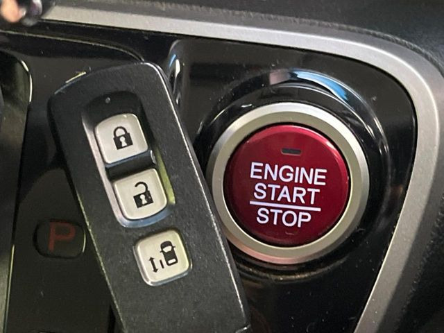 �yHonda�X�}�[�g�L�[�z�J�o����|�P�b�g�ɓ��ꂽ�܂܂ł��h�A�̎{���E�������\�ȃX�}�[�g�L�[�𑕔��B�G���W���̃I���E�I�t�����J�M�����o���K�v����������Ƃ��Ă��֗��ł���