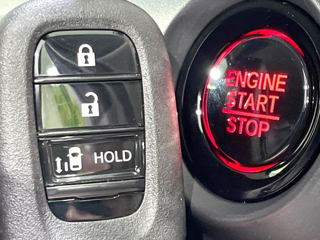 �yHonda�X�}�[�g�L�[�z�J�o����|�P�b�g�ɓ��ꂽ�܂܂ł��h�A�̎{���E�������\�ȃX�}�[�g�L�[�𑕔��B�G���W���̃I���E�I�t�����J�M�����o���K�v����������Ƃ��Ă��֗��ł���