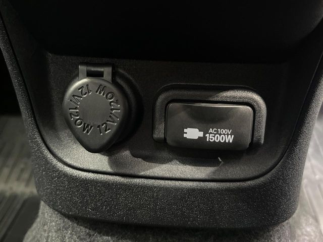 【1500Wアクセサリーコンセント】消費電力1500Wまでの家電が使えます。キャンプやスポーツ・アウトドアでのアクティビティはもちろん、災害・停電の際に大活躍♪