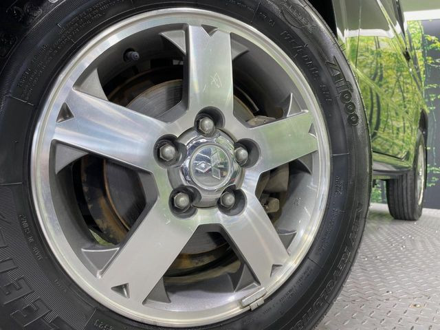 �y����15�C���`�A���~�z�C�[���z�O�ςɃ}�b�`���������A���~�z�C�[���𑕒����Ă���܂��B�e��ЊO�A���~�z�C�[����A�X�^�b�h���X�^�C�����戵�����Ă���܂��B���񂲑��k����������