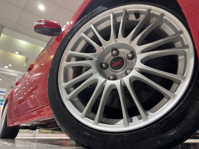 �y�����I�v�V����18�C���`�A���~�z�C�[���z�����I�v�V�����z�C�[���𑕒��B���s���\�̌���ɉ����A�O�ς����X�^�C���b�V���ɂȂ��Ă��܂��B
