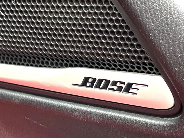�yBOSE�T�E���h�V�X�e���z���i�ʃT�E���h�V�X�e���𓋍ځB��p�̃`���[�j���O���{���ꂽ�召�l�X�ȃX�s�[�J�[����ǎ��ȃT�E���h���t�ł��A�Տꊴ���ӂ�鉹����Ԃ����o���܂��B